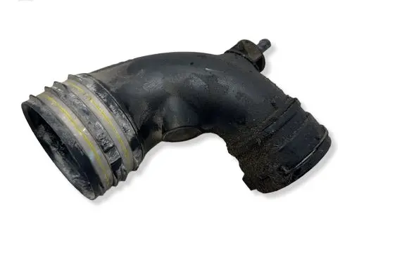 Maserati Levante Turbo air intake inlet pipe/hose 670101975