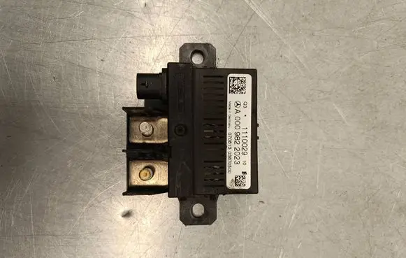 Mercedes-Benz B W246 W242 Charging relay 1110029 A0009822023 03670500