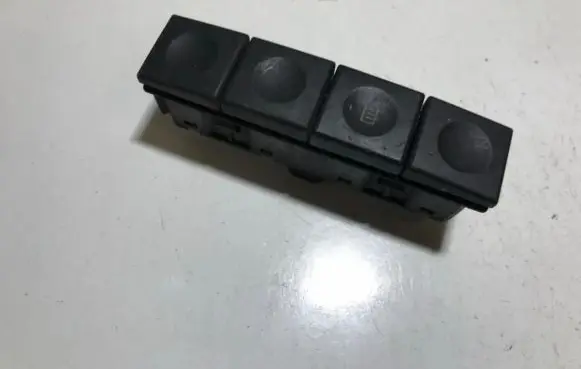 Ford Focus C-MAX Windscreen/window heater switch d3l0a