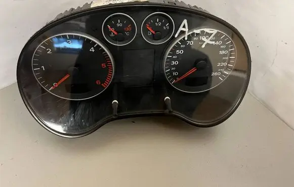 Audi A3 S3 8P Speedometer (instrument cluster) 8P0920900L