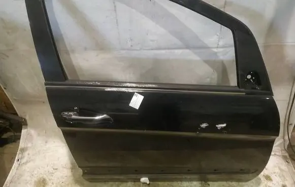 Mercedes-Benz B W245 Front door JUODOS