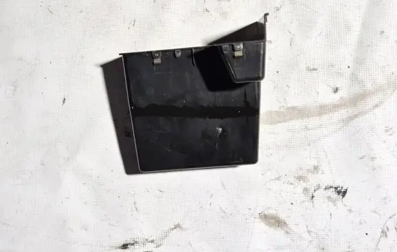 Volkswagen Touran I Glove box