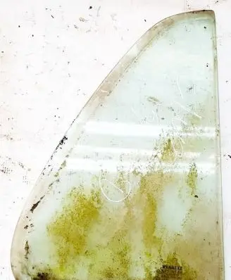 Renault Clio I Rear vent window glass 