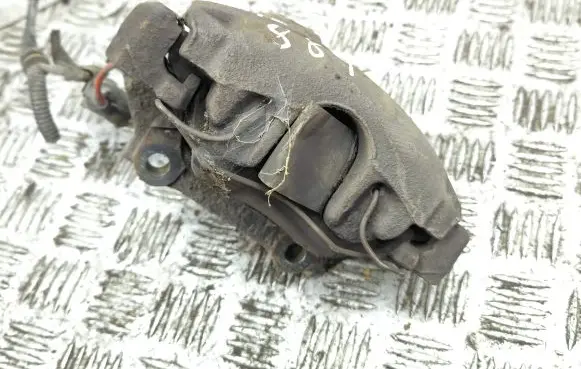Volkswagen PASSAT B5.5 Front brake caliper