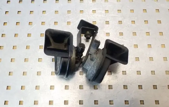 Jeep Cherokee III KJ Horn signal 703881157