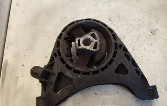 Opel Insignia A Engine mount bracket 13227769