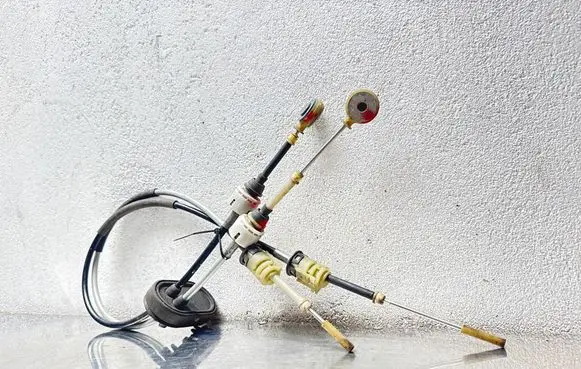 Opel Insignia A Gear shift cable linkage 55583300