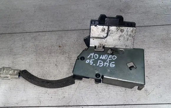 Ford Mondeo Mk III Tailgate boot lock/latch motor F00P2ED429