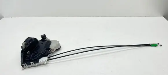 Toyota Yaris Front door lock 690400D140 MD4