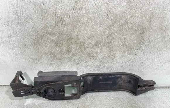 Ford Focus Front door exterior handle/bracket Xs41a266b22aj