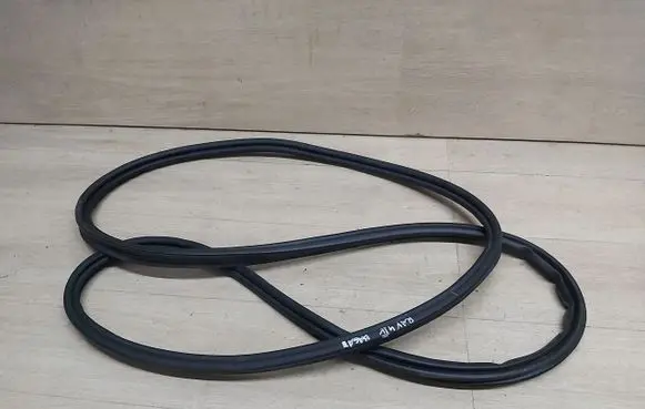 Toyota RAV 4 (XA40) Rubber seal sliding door (on door) RAV4IVUSZCZELKALT