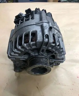 BMW 3 E90 E91 Generator/alternator 7802261