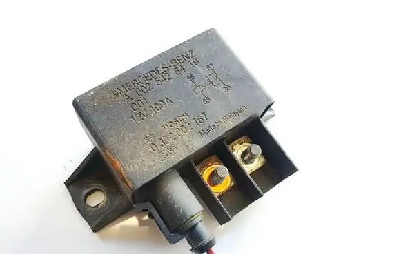Mercedes-Benz E W211 Glow plug pre-heat relay a0025426419 0332002167