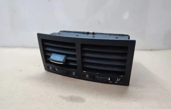 Rear air vent grill