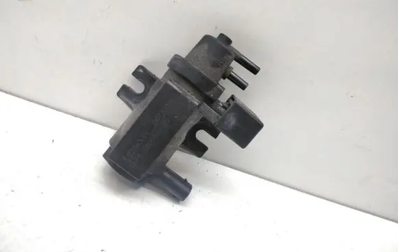 BMW 5 E60 E61 Turbo solenoid valve 7805391 11747805391