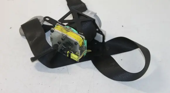 Toyota Urban Cruiser (XP110) Front seatbelt