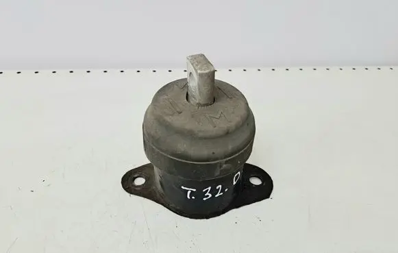 Honda Accord Engine mount bracket