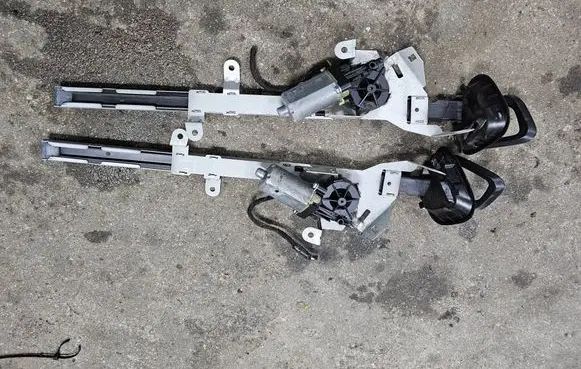 Mercedes-Benz CLK A209 C209 Seat belt adjustment motor A2098600182 0132004321