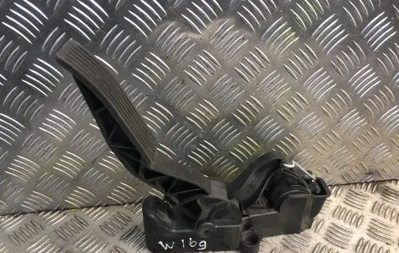 Mercedes-Benz A W169 Accelerator throttle pedal 1693000204