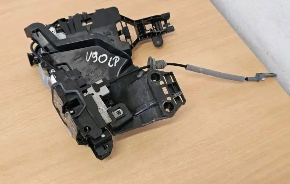 Volvo S90, V90 Front door lock 31484049