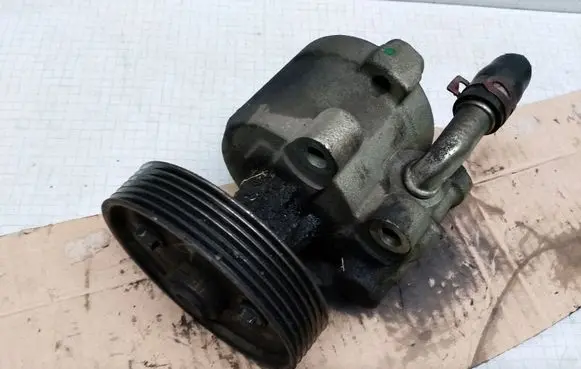 Renault Megane I Power steering pump 26058572 7700417308 7700415198