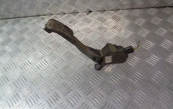 Toyota Yaris Brake pedal