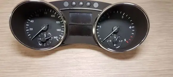 Mercedes-Benz R W251 Speedometer (instrument cluster) A2514406511