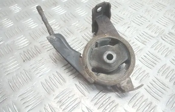 Toyota Yaris Engine mount bracket