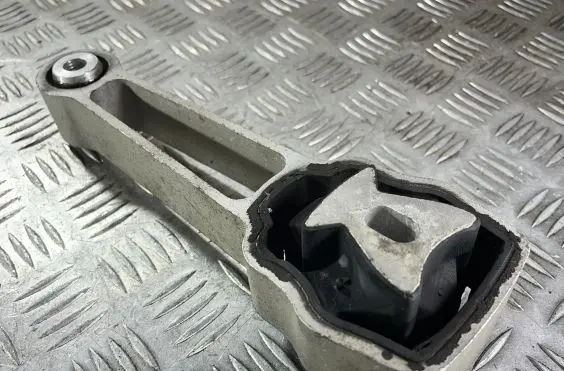 Volvo V60 Engine mount bracket 30793322