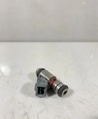 Volkswagen Golf IV Fuel injector 036031C