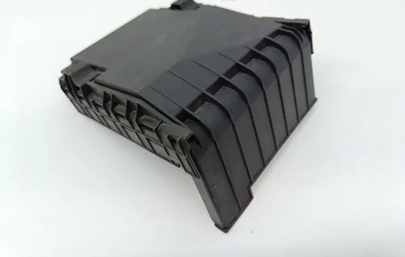 Volkswagen Caddy Fuse box cover 1K0937132F 017180061 014189871