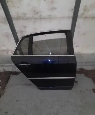 Volkswagen Phaeton Rear door