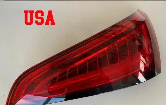 Tailgate rear/tail lights