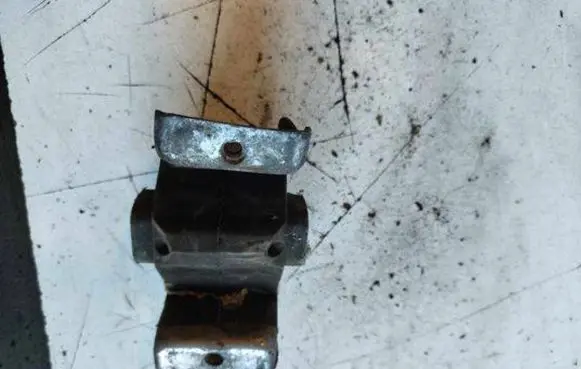 Volkswagen Transporter - Caravelle T5 Engine mount bracket