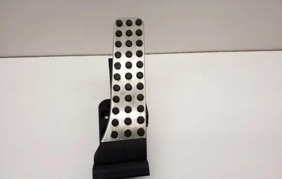 Mercedes-Benz E W212 Accelerator throttle pedal A2043000204