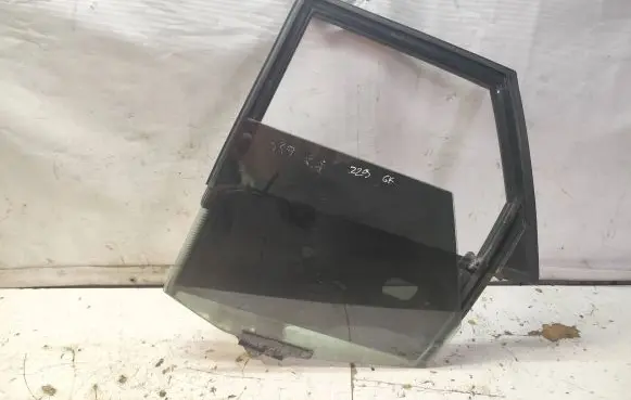 Audi 80 90 S2 B4 Rear door window/glass frame 43R001193