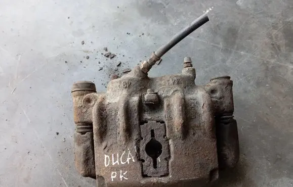 Front brake caliper