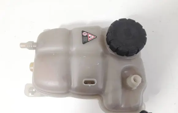 Mercedes-Benz GLB X247 Coolant expansion tank/reservoir A2475000049