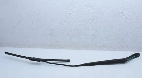 Opel Vivaro Front wiper blade arm 9808465580