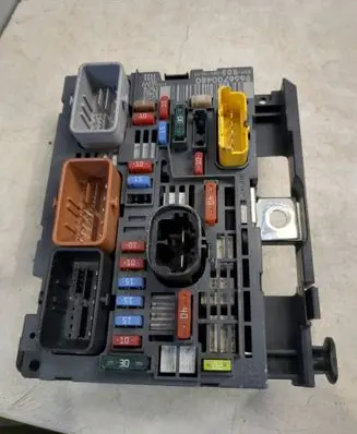 Citroen C4 I Fuse module 9666700480
