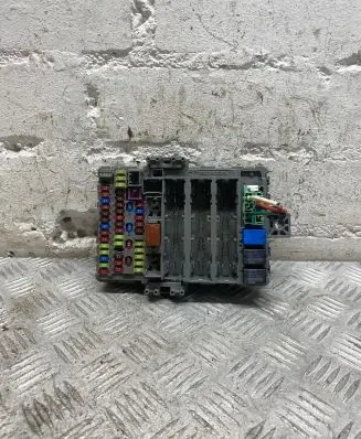 Honda CR-V Fuse module T1GE320