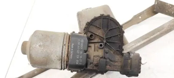 Peugeot 206 Wiper motor 0390241523