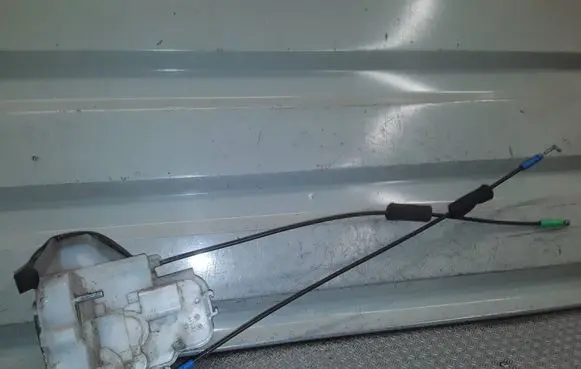 Subaru Impreza III Rear door lock