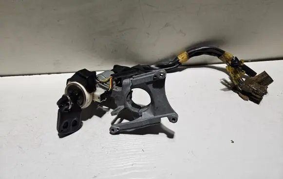 Mitsubishi Galant Ignition lock 336429