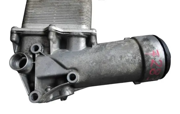 Volkswagen Touareg I Oil filter mounting bracket 07C117013AE