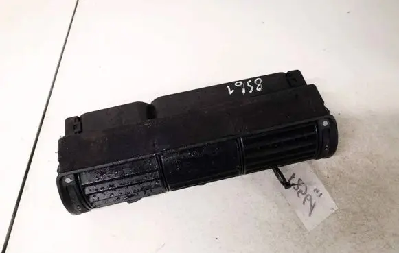 Audi A4 S4 B5 8D Dash center air vent grill 8d0820951