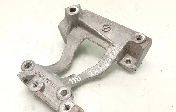 Honda CR-V A/C compressor mount bracket 