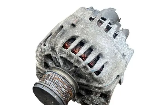 Renault Megane III Generator/alternator 2606288A TG12C078