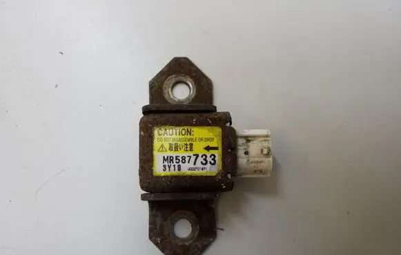 Mitsubishi Outlander Airbag deployment crash/impact sensor MR587733