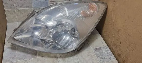 Toyota Corolla Verso E121 Headlight/headlamp 1368